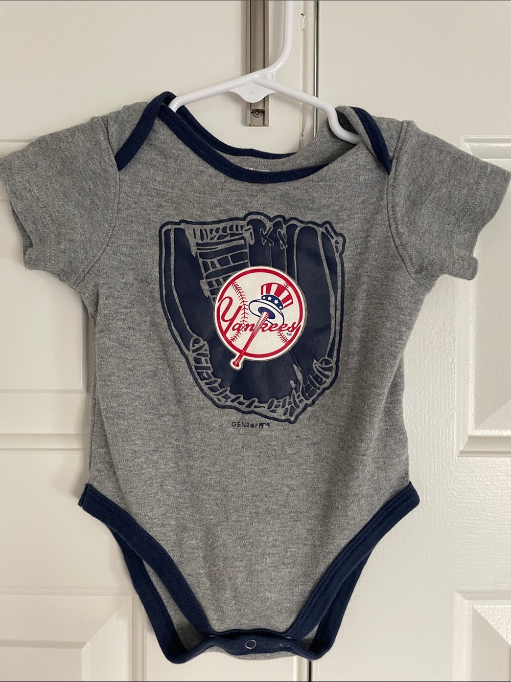 Genuine Merchandise Gray & Navy Yankees Baby Bodysuit